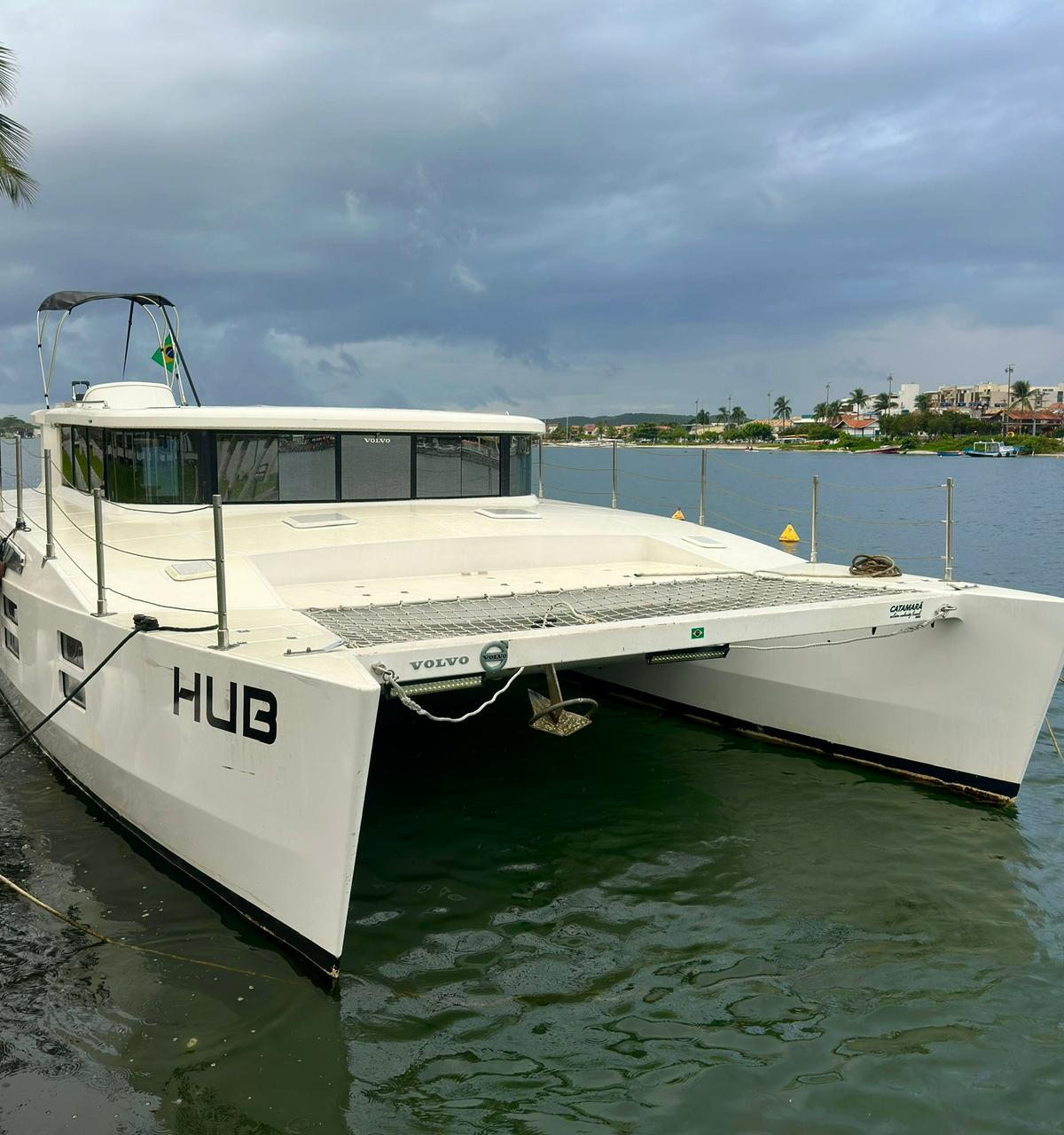 Catamarã Hub — Cabo Frio